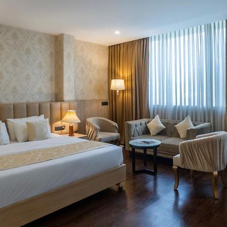 The Woodbury Hotel Gurgaon Exterior foto